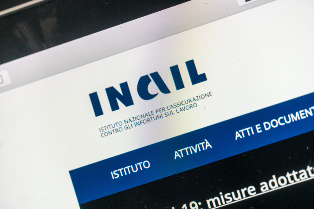 Schermata di un sito web con il logo INCIL, un istituto di formazione, e una barra di navigazione con sezioni come Istituto, Attività e Attuazione, visualizzata in modo chiaro e professionale